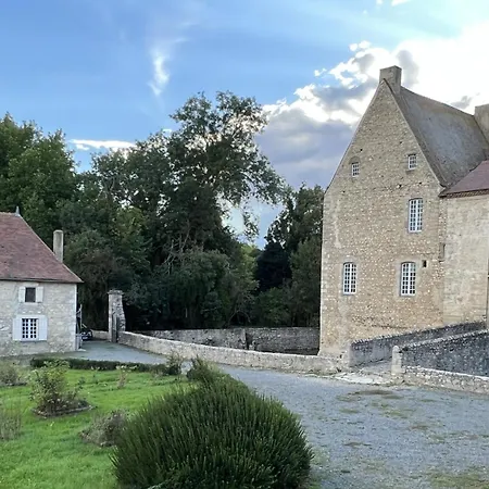 Casa de Férias Le Château De La Mothe De *